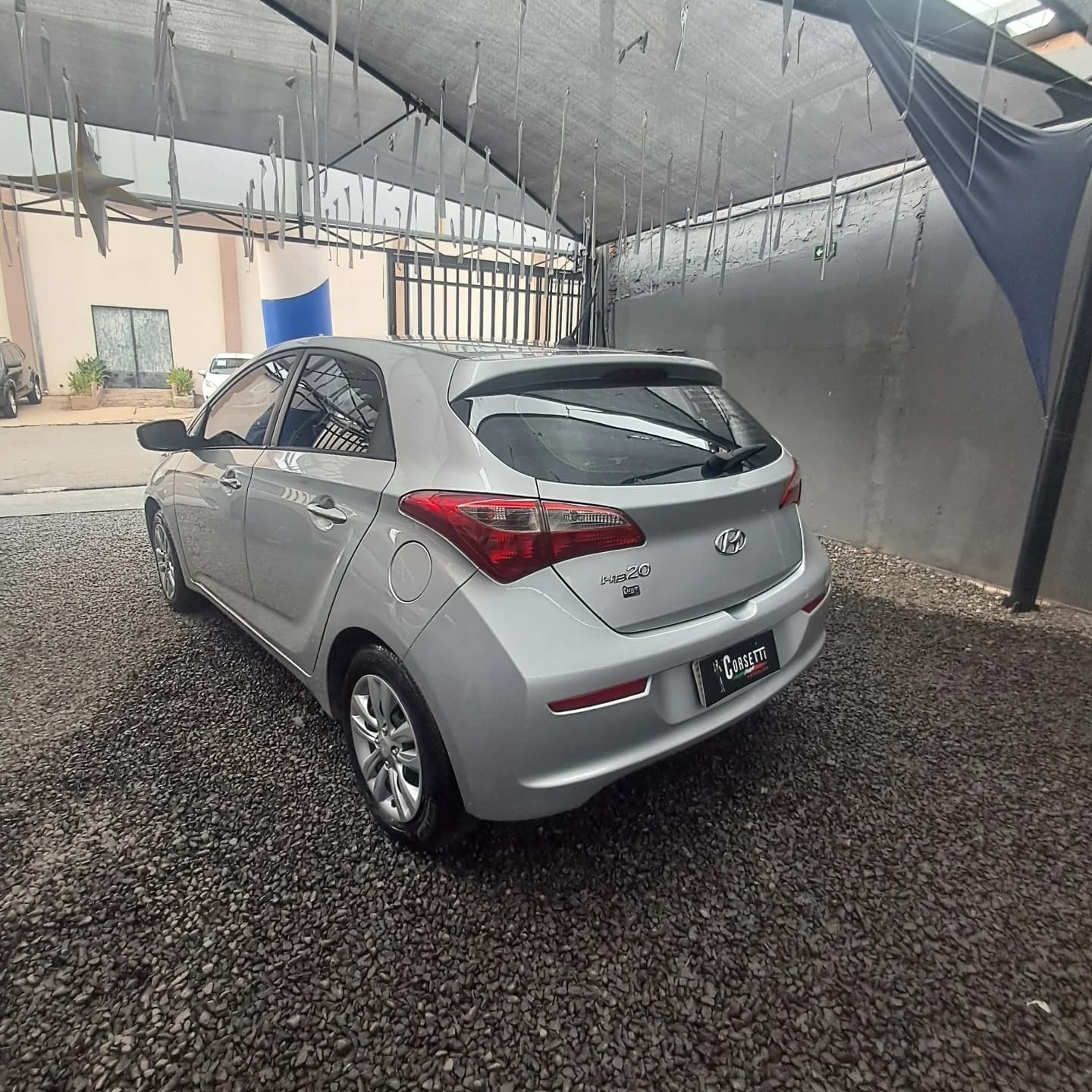 Hyundai HB20 Comfort Plus 1.0 Flex 12V 5p 2017 — foto 2